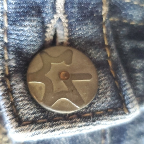 Vanilla Star distressed & embroidered 5 pocket denim shorts. Size 16 - Picture 3 of 10